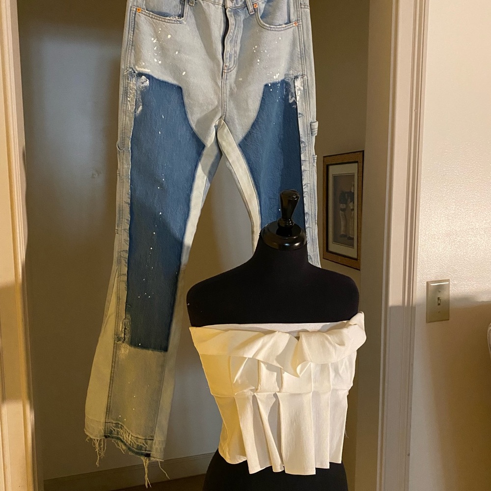 Off-Shoulder Ruffled Cream Crop Top - Picture 3 of 3
